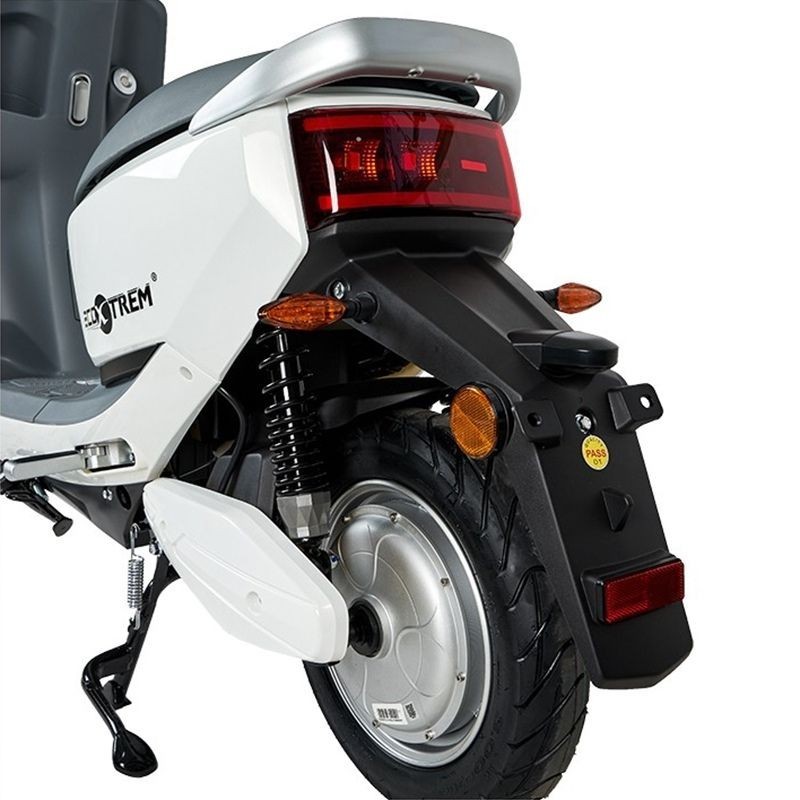 Scooter eléctrico matriculable 1200W con mini pantalla LCD Nina